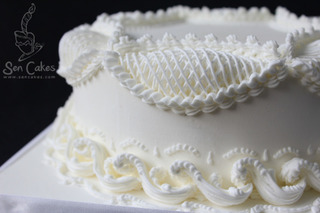 Royal-icing-piping-on-cake
